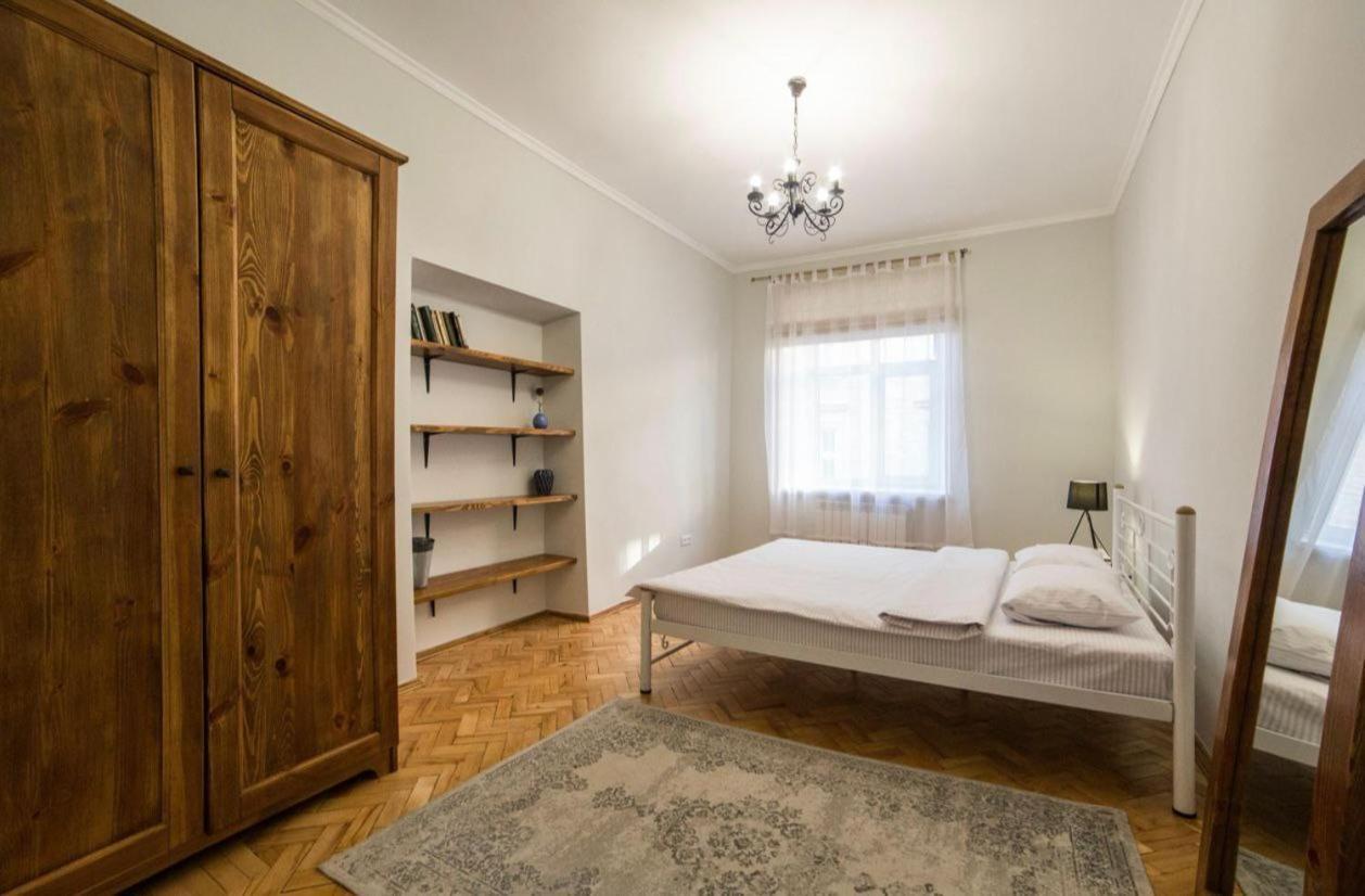 Vidfort Вірменська Lviv Bagian luar foto