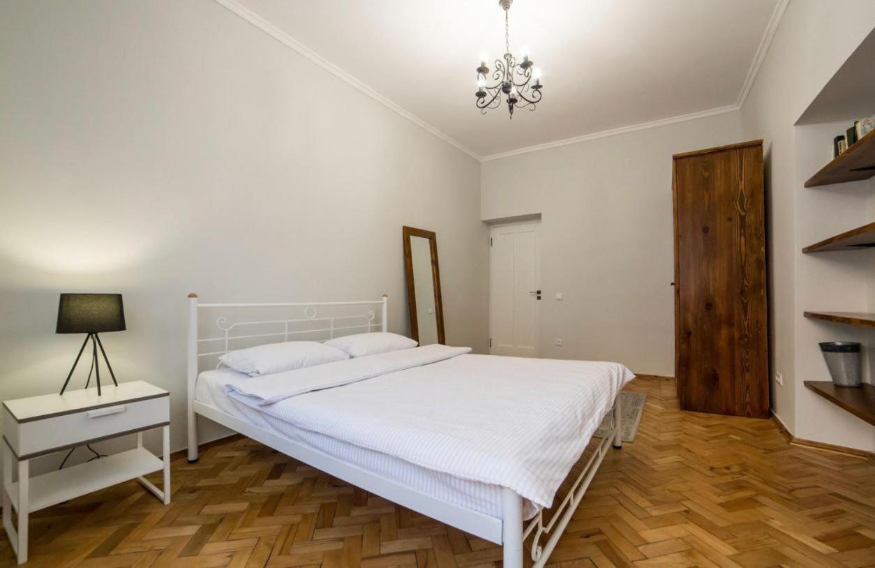 Vidfort Вірменська Lviv Bagian luar foto